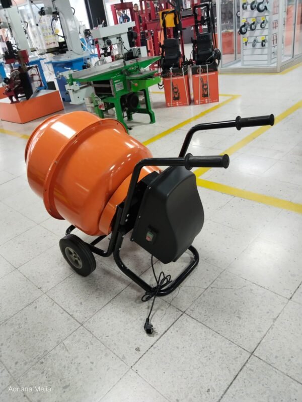 WhatsApp Image 2025-08-19 at 11.02.08 AM Mezcladora de Cemento Pequeña